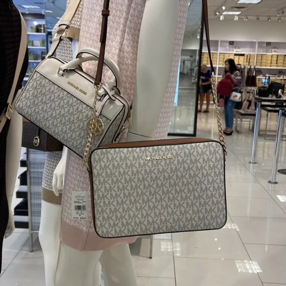 Michael Kors Jet Set Item Large East West Zip Crossbody Vanilla